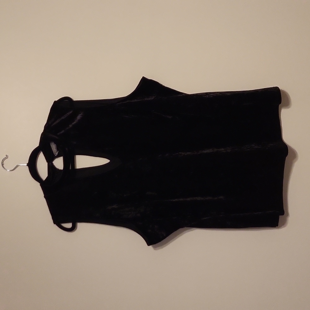 Torrid Lovesick 4x black velour blouse